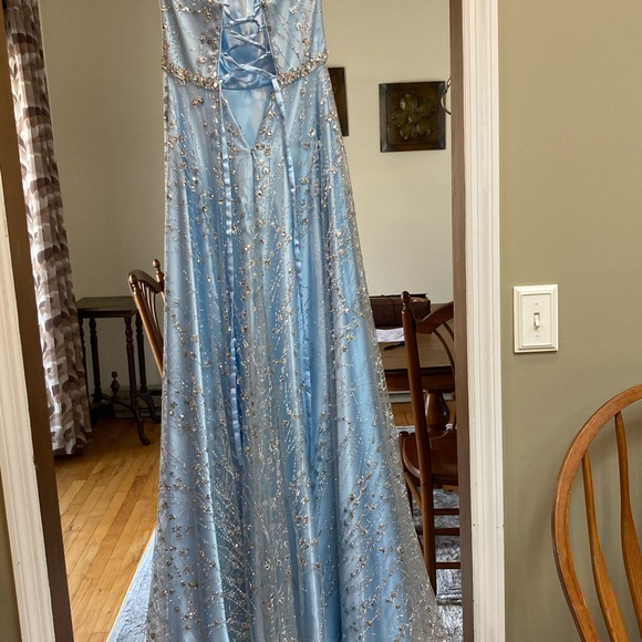 Prom dress - Picture 2 of 3